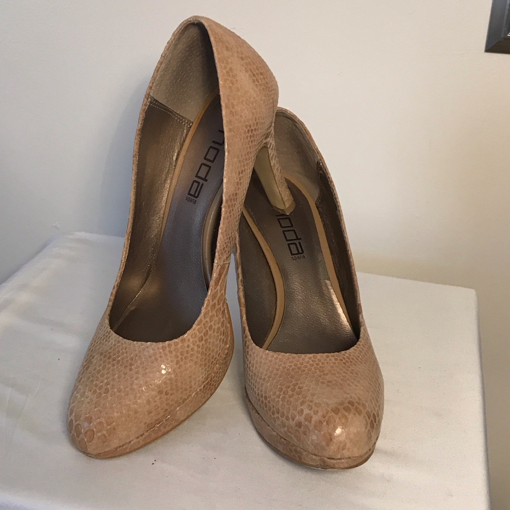 Moda Spana Beige Snake Pattern Beige Heels size 8
